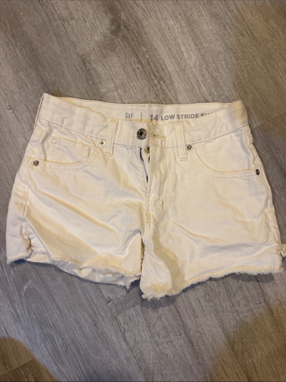 GAP Cream Low-Rise Frayed-Hem Denim Shorts